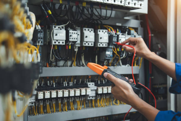 Best Emergency Electrical Repair  in Islandia, NY
